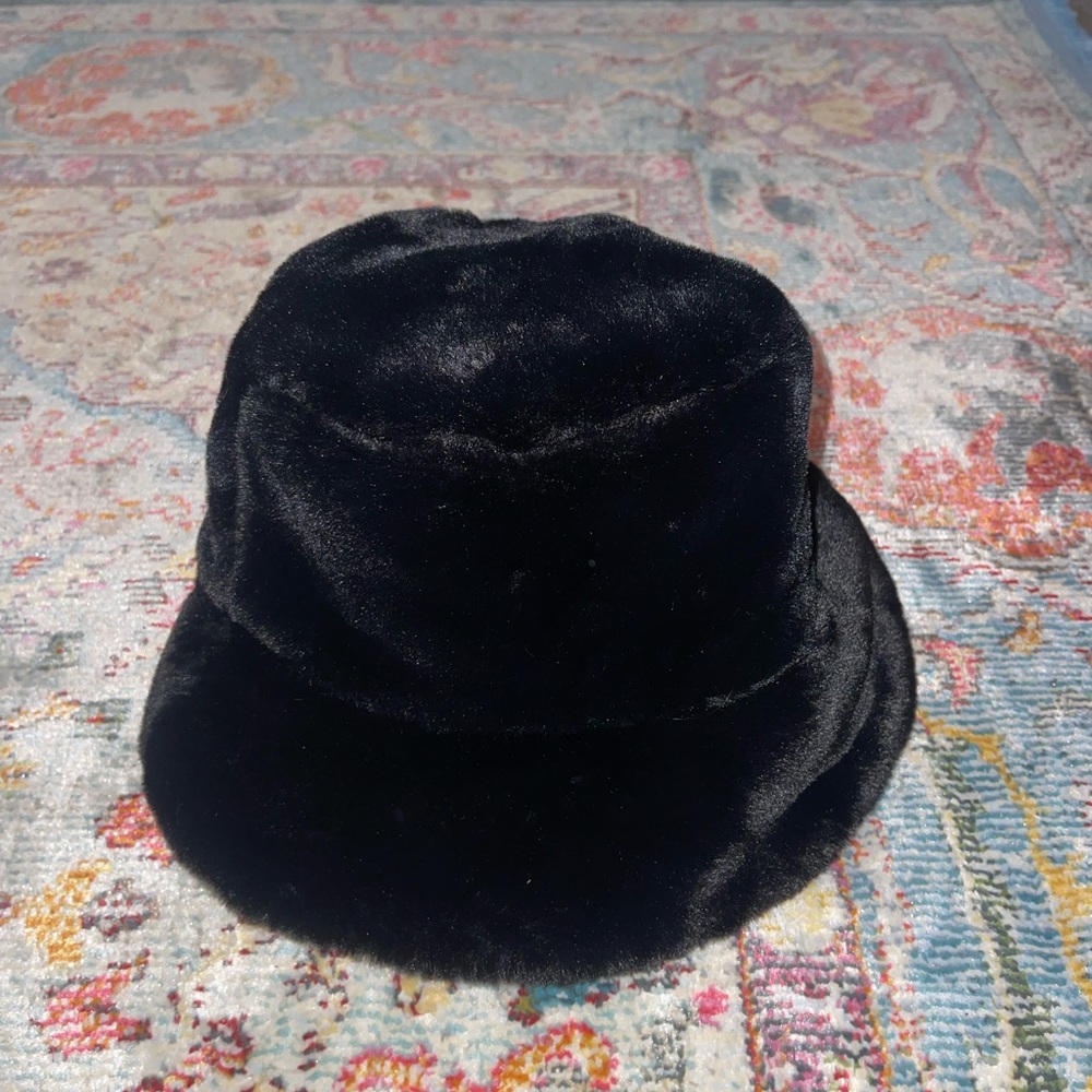 Fur bucket hat